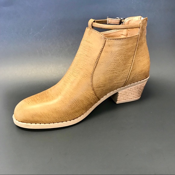 Single-strap Bootie - Picture 2 of 4